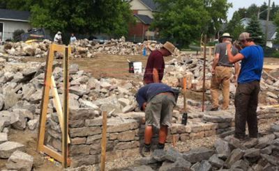 Building the dry stone wall
